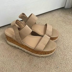 women’s size 8 madden girl platform sandals!